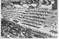 PIMENTEL-Aspectos-Gerais-de-Porto-Alegre-1945_Parada-da-juventude-na-Borges_w