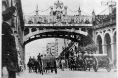 PIMENTEL-Aspectos-Gerais-de-Porto-Alegre-1945_Parada-da-patria_05_w