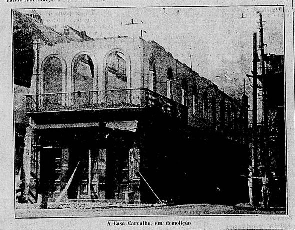 Foto da demolição da Casa Carvalho. "A Federação", 27/04/1927, p. 3.