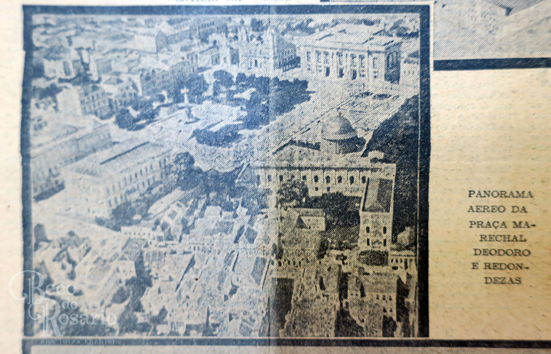 Vista aérea da Praça da Matriz, com o antigo auditório Araújo Viana e o Arquivo Público à direita.. Correio do Povo, 7/7/1929. Hemeroteca do AHMMV.