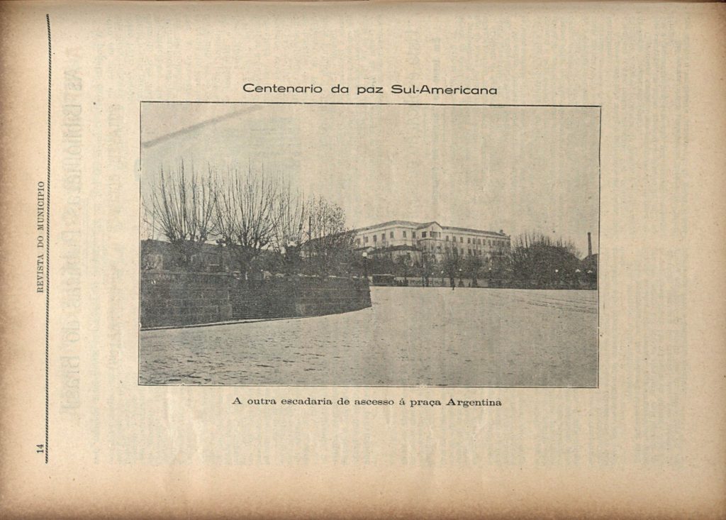Foto dos muros e escadaria de acesso à Praça Argentina na Revista do Município, 1928, Ed00014, p. 18. Hemeroteca da BNDigital.
