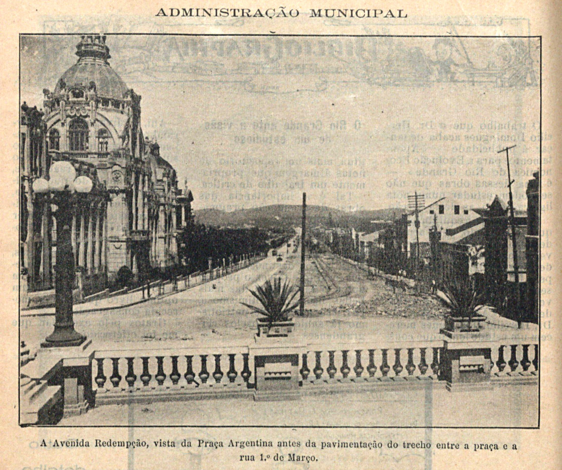 O colégio Júlio de Castilhos e a avenida João Pessoa, ainda em obras, vistos da Praça Argentina na Revista do Município, 1929, Ed00019, p. 12. Hemeroteca da BNDigital. Detalhe.