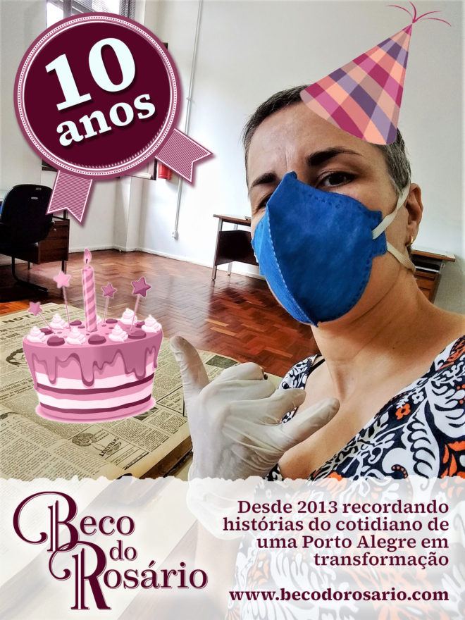 Selfie consultando exemplares do Diário de Notícias da década de 1930 no Museu de Comunicação Social Hipólito José da Costa. Porto Alegre, 09/03/2022. Aniversário de dez anos do blog.